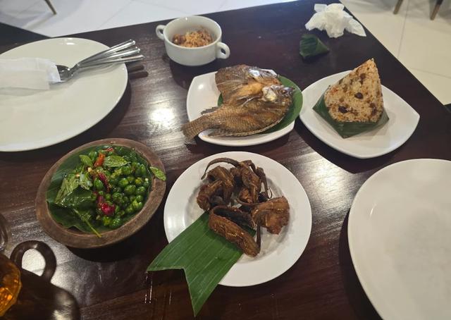 6. Rumah Makan Khas Sunda Cibiuk