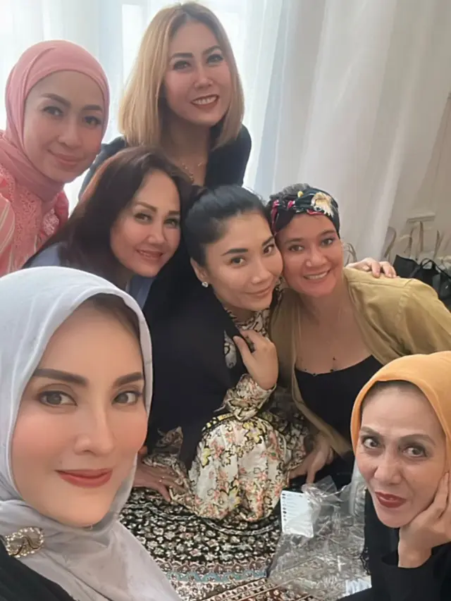 Potret Geng Sister Soleha (Instagram/@elmatheana)