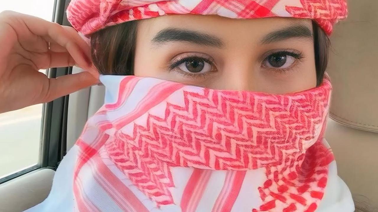 5 Potret Mayang Lucyana saat Liburan di Gurun Pasir Dubai