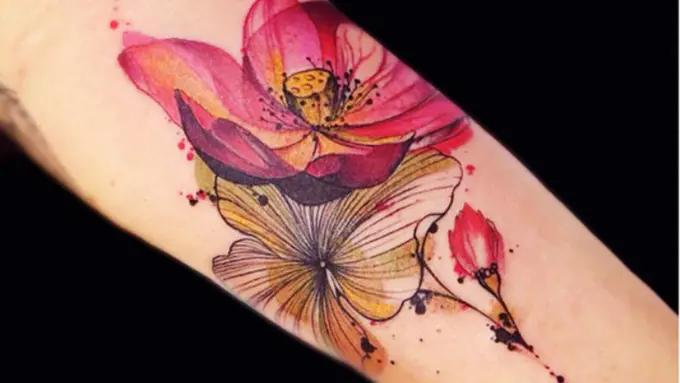 6 Tatto Bunga yang Siap Menyambut Musim Semi