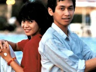 Addie MS dan Memes, salah satu pasangan selebritas paling langgeng di dunia hiburan Tanah Air. Selasa (13/9/2022), keduanya merayakan ulang tahun penikahan ke-35. Memperingati momen ini, Addie MS mengunggah 10 foto kenangan bersama istri tercinta. Ada pula foto jadul saat mereka bersama kedua anak, Kevin Aprilio dan Tristan Juliano. (Foto: Dok. Instagram @addiems)