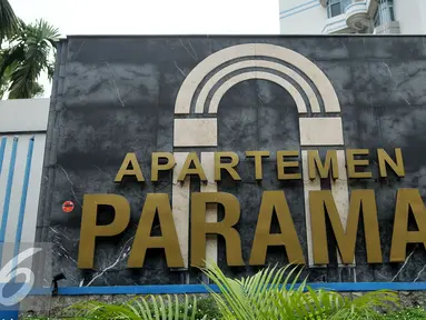 Apartemen Parama yang berada di Cilandak ternyata bermasalah, Jakarta, Selasa (16/8). Apartemen itu telah disegel sejak tanggal 14 Maret 2016 karena tidak memiliki Sertifikat Layak Fungsi (SLF). (Liputan6.com/Gempur M Surya)