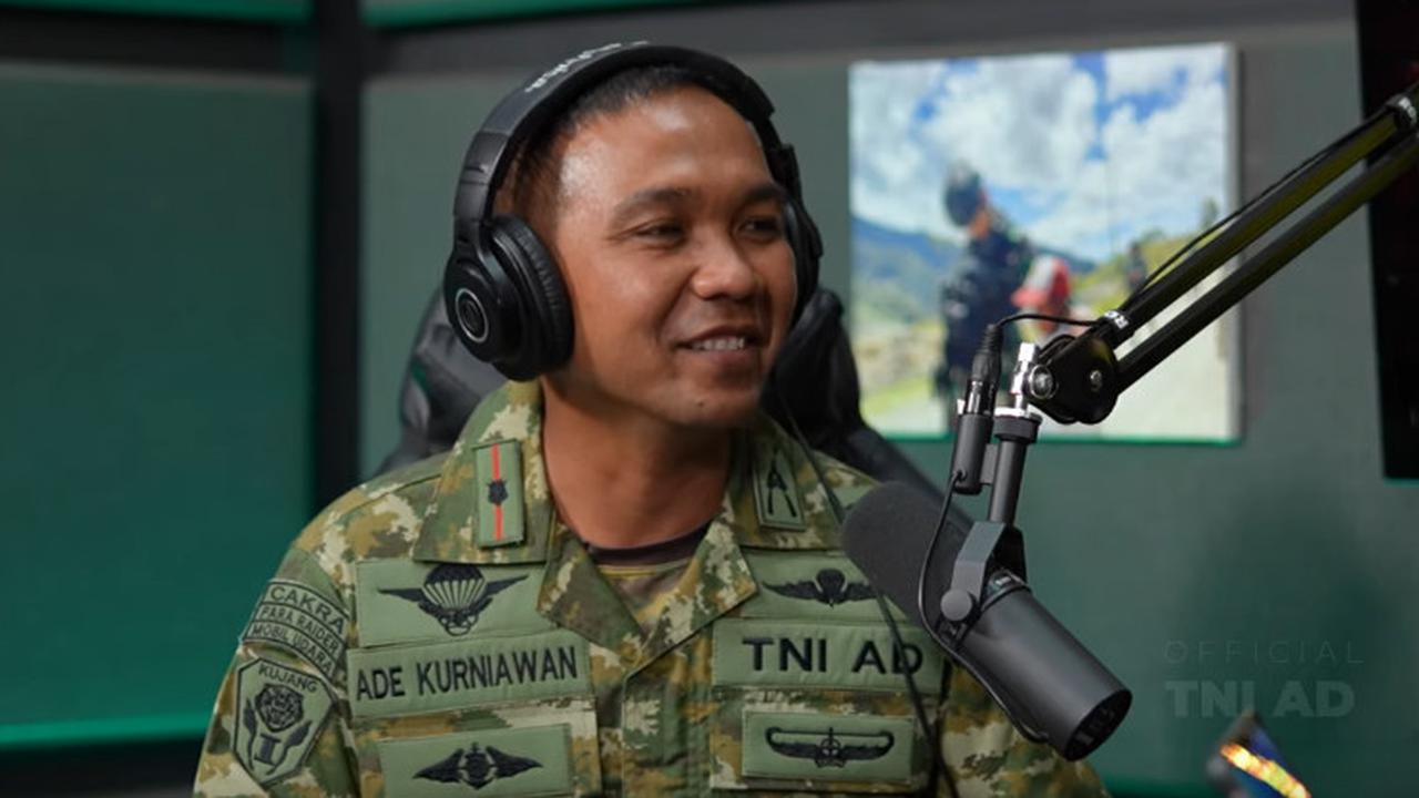 Segudang Prestasi Mayor Ade Kurniawan Penerjun Bawa Bendera AD di HUT ke-79 TNI