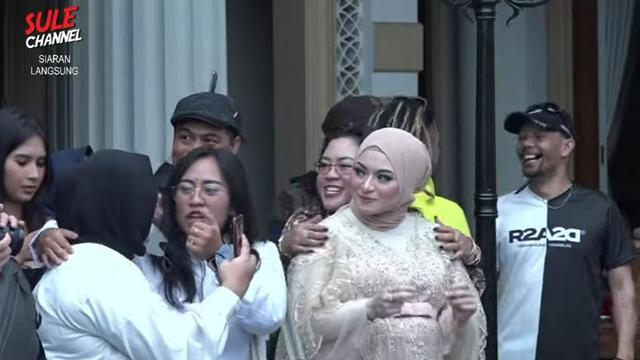 7 Momen Anniversary Pernikahan Sule dan Nathalie Holscher, Dihadiri Rhoma Irama