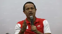 Kabid Binpres PP PBSI, Rexy Mainaky, saat hadir dalam konferensi pers peraih medali emas Olimpiade Rio 2016 di Pelatnas Bulutangkis PBSI, Cipayung, Jakarta Timur, Rabu (24/8/2016). (Bola.com/Arief Bagus)