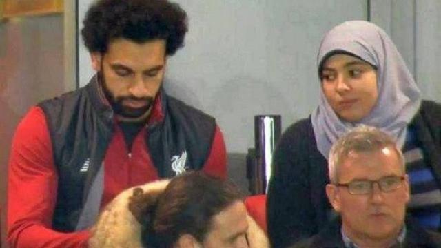 Penyerang Liverpool, Mohamed Salah bersama sang istri, Magi (kanan)