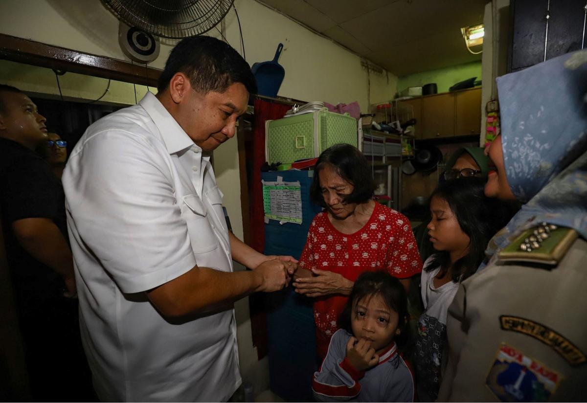 Menteri PKP Maruarar Sirait tinjau rumah Nenek Hasna