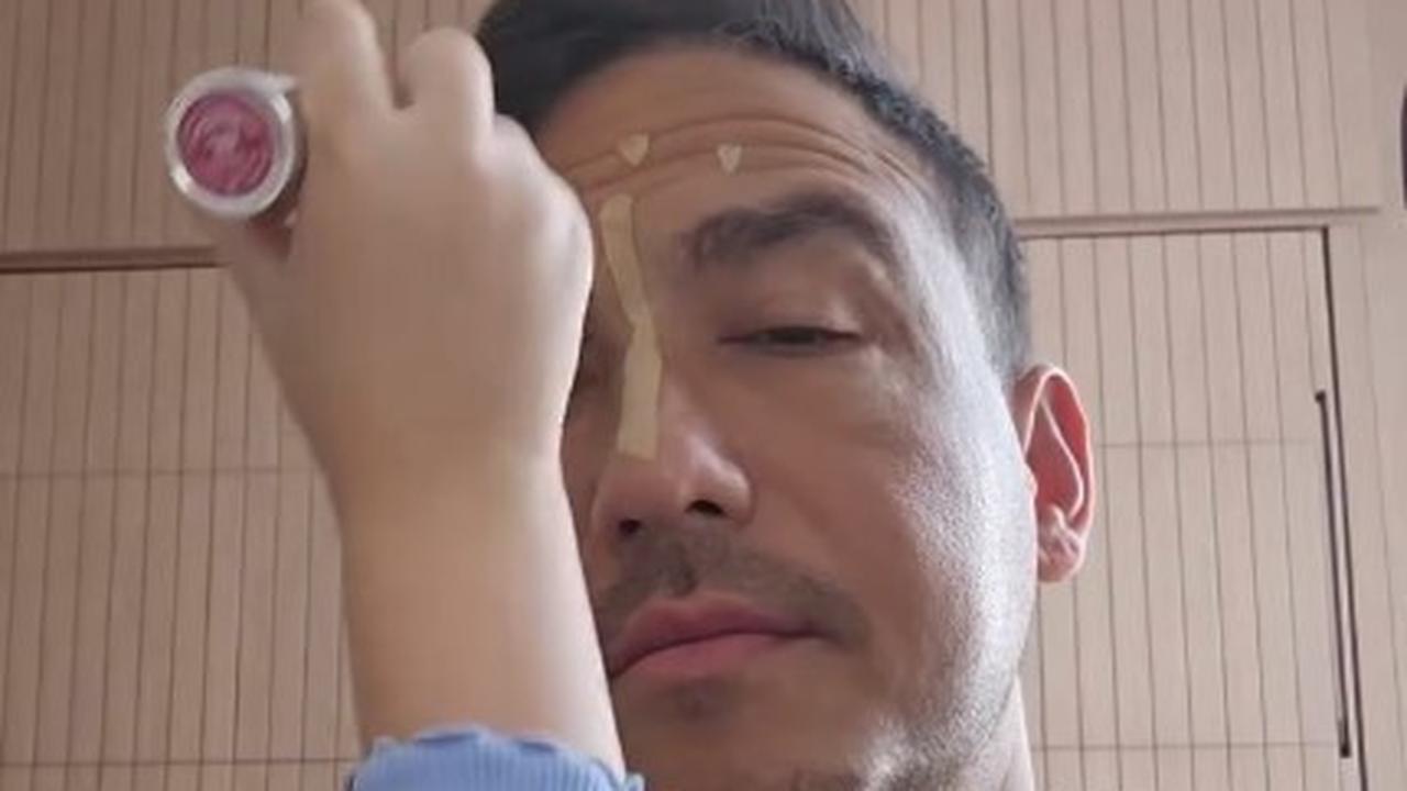 Wajah Cemong, Hamish Daud Pasrah saat Didandani Jadi King Teca oleh Zalina sang Putri - Gemes Banget