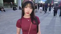 Tiara Andini Nonton The Weeknd, Tampil Baddie dengan Outfit Maroon