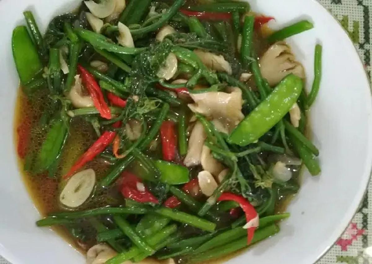 3 Langkah Mudah Membuat Cah Kangkung Tetap Hijau Segar Seperti di Restoran