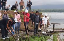 Pembersihan Sampah Danau Batur: Komitmen Pemkab Bangli Jaga Kelestarian Sumber Air Bali