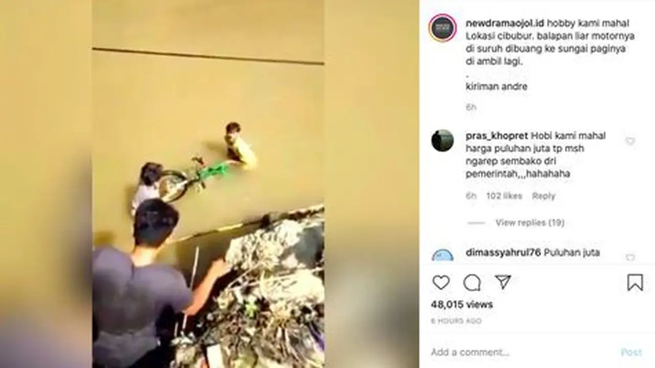 Sepeda motor dibuang ke sungai