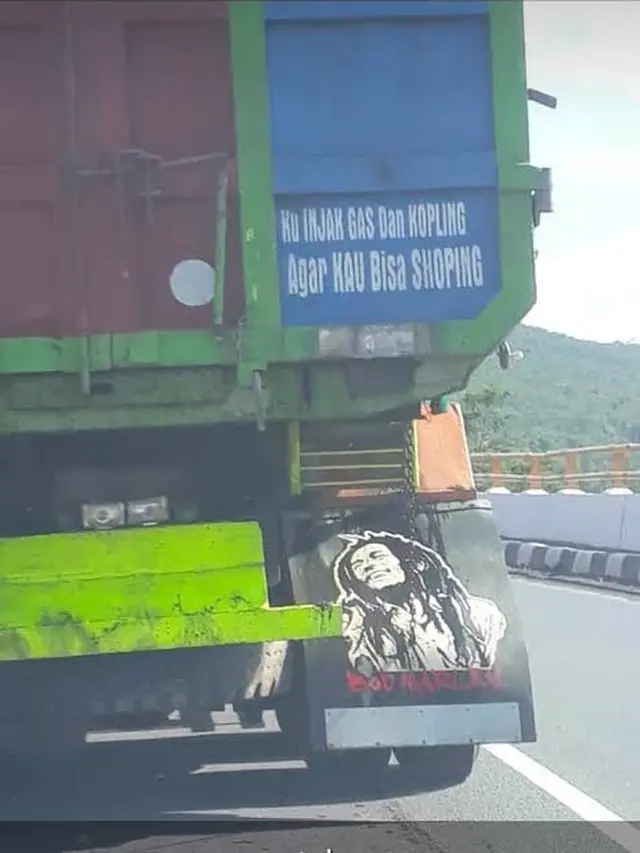 6 Tulisan Lucu di Kendaraan Ini Bikin Ketawa, Kocak Banget
