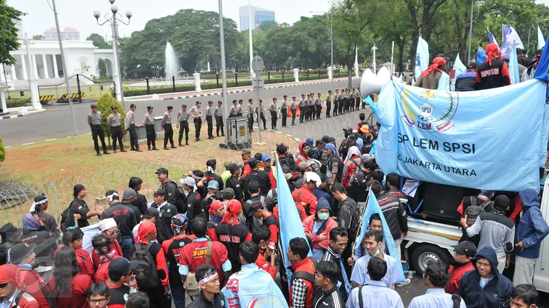 20151029-Ribuan Buruh Kepung Istana Cabut PP No 78 Tentang Pengupahan