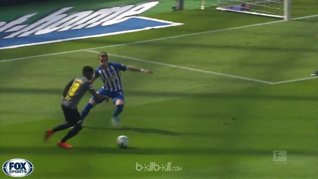 Berita video gol-gol yang tercipta pada laga Hertha Berlin vs RB Leipzig dalam pekan terakhir Bundesliga 2017-2018. This video presented by BallBall.