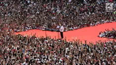 Capres nomor urut 01 Joko Widodo atau Jokowi memberikan pidato pada kampanye akbar di Stadion Utama GBK, Senayan, Jakarta, Sabtu (13/4). Jokowi menyampaikan rasa terima kasihnya kepada semua pihak yang sudah hadir di Stadion GBK dalam rangka Konser Putih Bersatu. (Liputan6.com/Angga Yuniar)