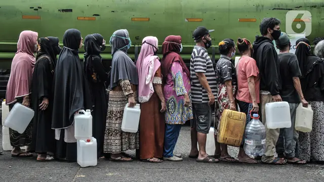 FOTO: Warga Serbu Operasi Minyak Goreng Murah