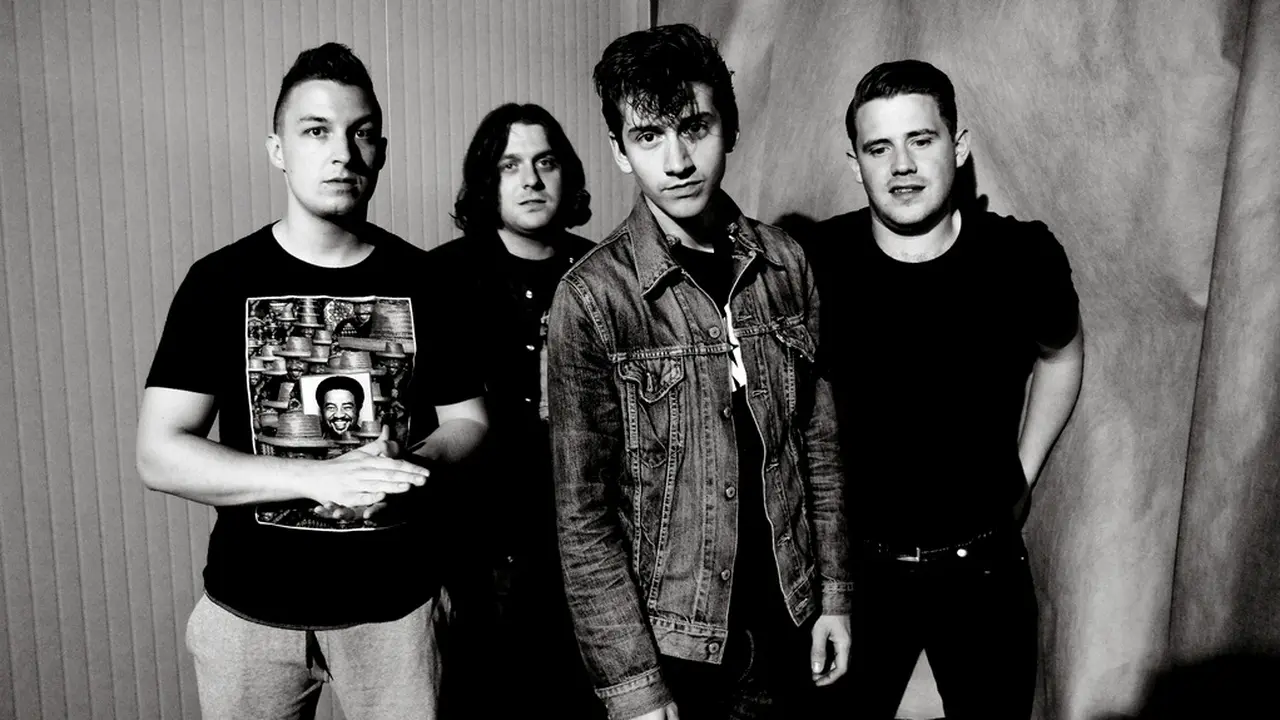 Arctic Monkeys Sering Dengar David Bowie Sebelum Garap AM