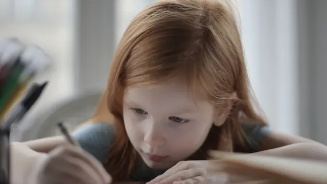 6 Tahapan Anak Memegang Pensil