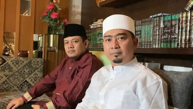 Ustaz Solmed saat jumpa pers klarifikasi