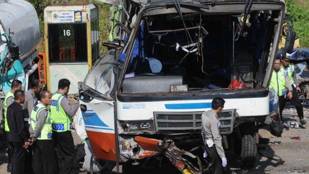 Tim Technical Analysis Accident Polri cek kondisi bus Rukun Sayur