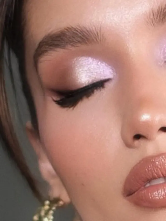 Cinta Laura Tampil Glamor dengan Y2K Makeup Look Penuh Glitter, Karya Rhay David
