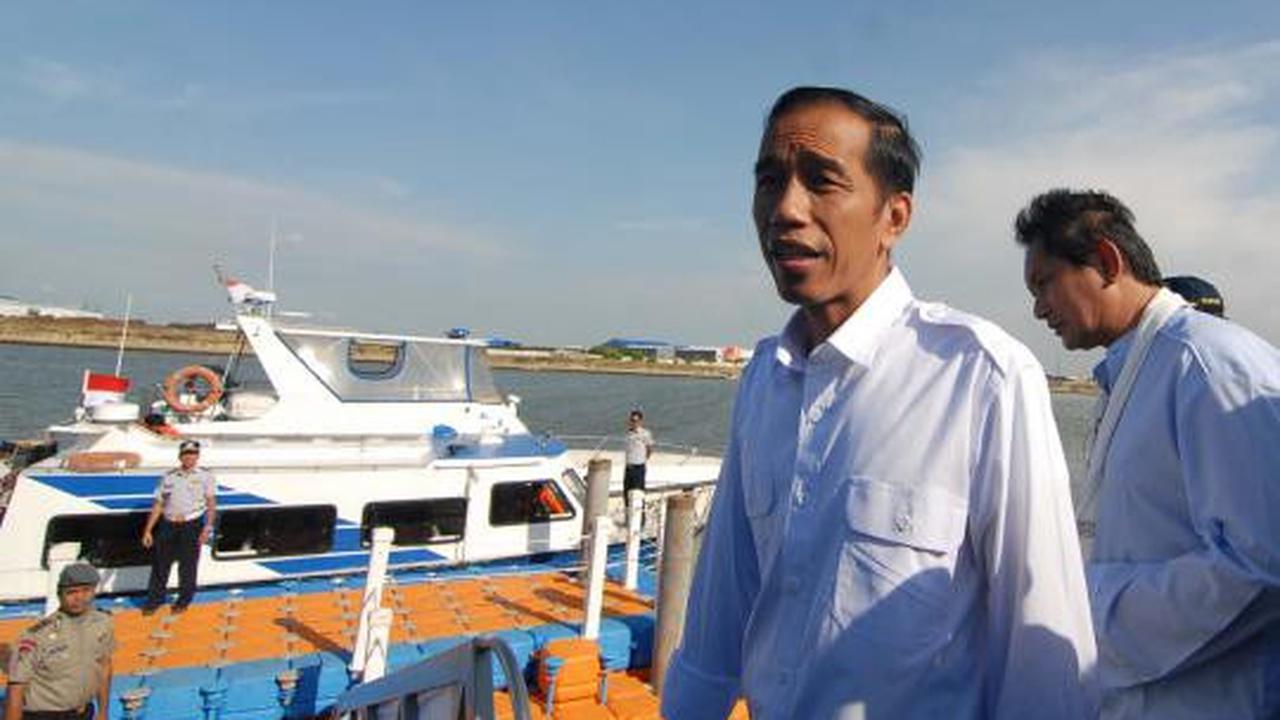 Jokowi uji coba waterway Marunda