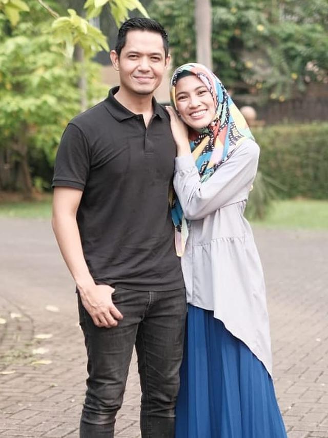 [Fimela] Keluarga Dude Harlino dan Alyssa Soebandono