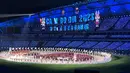 SEA Games 2023 yang menjadi edisi ke-32 resmi dibuka dalam sebuah rangkaian upacara pembukaan yang digelar di Morodok Techo Stadium, Phnom Penh, Kamboja, Jumat (5/5/2023). Pertama kali menjadi tuan rumah, Kamboja tercatat menjadi negara ke-10 dari 11 anggota ASEAN yang pernah menjadi tuan rumah ajang dua tahunan tersebut. Kamboja pun sukses menggelar upacara pembukaan SEA Games 2023 dengan menampilkan sejarah kemunculan Kamboja hingga menjadi seperti saat ini melalui visualisasi yang indah sebagai benang merah. Berikut rangkuman indah sejarah Kamboja yang tertangkap Bola.com dalam upacara pembukaan pesta olahraga negara-negara di kawasan Asia Tenggara tersebut. (Bola.com/Abdul Aziz)