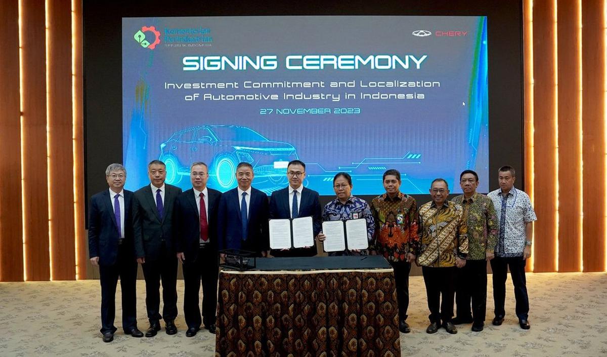 "Setahun di Indonesia, kami makin yakin Chery dapat terus bertumbuh&nbsp;bersama. Karena itu, kami berkomitmen investasi produksi EV di Indonesia dan distribusikan ke negara-negara setir kanan."&nbsp;<br>