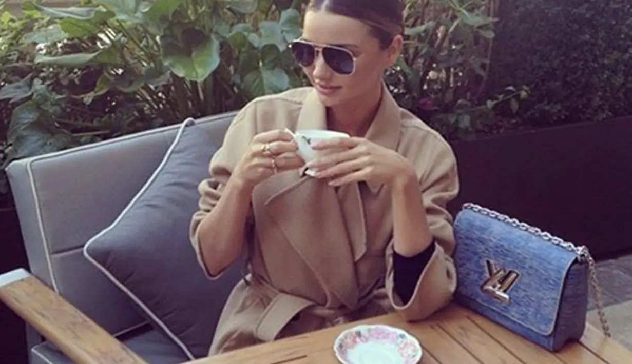 Sungguh beruntung Miranda Kerr dipersunting dengan Evan Spiegel yang merupakan seorang milyarder, CEO Snapchat. Kini keduanya telah menikah dan resmi menjadi sepasang suami-istri. Selamat Miranda dan Evan! (Instagram/mirandakerr)