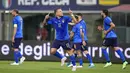 Pemain Italia Ciro Immobile melakukan selebrasi usai mencetak gol ke gawang Republik Ceko pada pertandingan persahabatan internasional di Bologna, Italia, Jumat (4/6/2021). Italia menang 4-0. (AP Photo/Antonio Calanni)