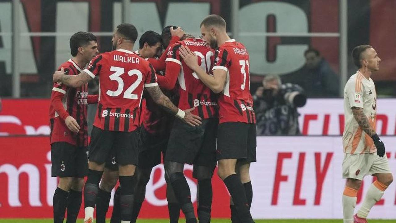 Pemain AC Milan merayakan gol ke gawang AS Roma dalam laga perempat final Coppa Italia di San Siro, Rabu (6/2/2025) dini hari WIB. (c) AP Photo/Antonio Calanni