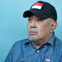 "Saya pengen bikin pagelaran karena kami kan juga berangkat dari radio dan dari panggung, bukan hanya di film. Jadi pagelaran yang kayak tapi lebih berbicara mengenai Warkop," terangnya. (Adrian Putra/Bintang.com)