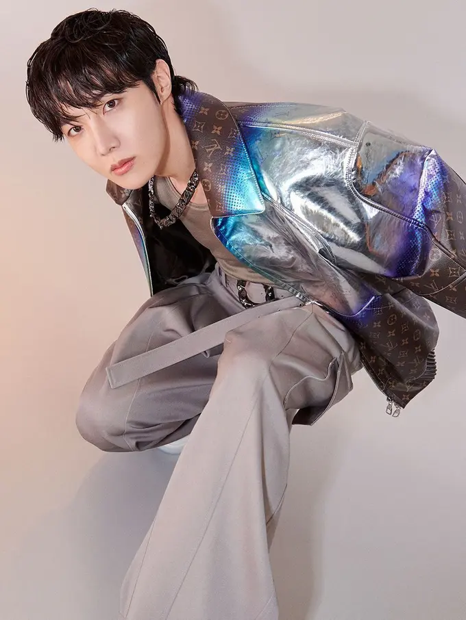 J-Hope BTS Resmi Solo Sebagai Brand Ambassador Louis Vuitton, Warganet Sebut Keputusan Tepat Gandeng Fashionista