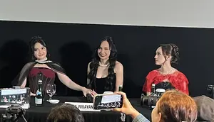 Aisyah Aqilah - Laura Moane Jadi Kakak Adik di Film The Doll Ghawiah, Sifatnya Berkebalikan