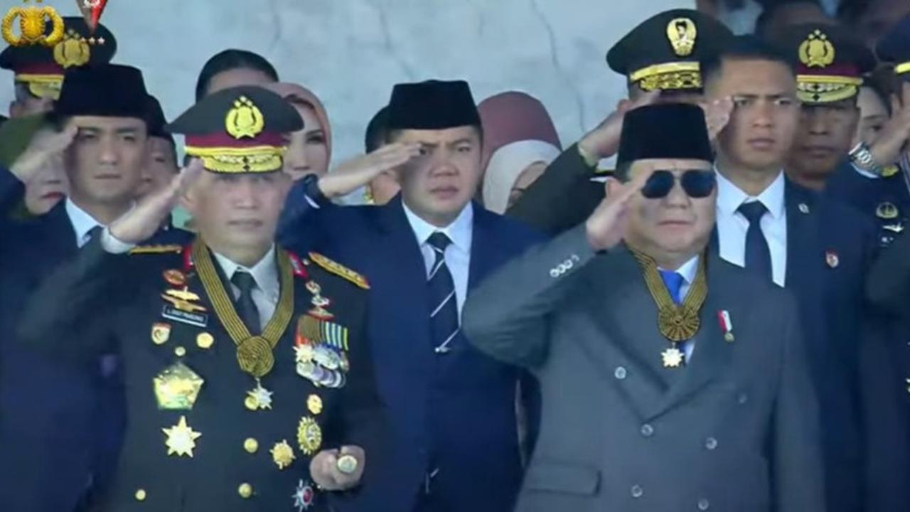 Merinding, Saking Cinta Tanah Air Jenderal Sepuh Ini Rela Dipegang dari Belakang Agar Berdiri saat Lagu Indonesia Raya