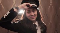 Sosok perempuan bernama Athira Farina Putri menjadi sorotan publik, khususnya para pengguna jejaring sosial.