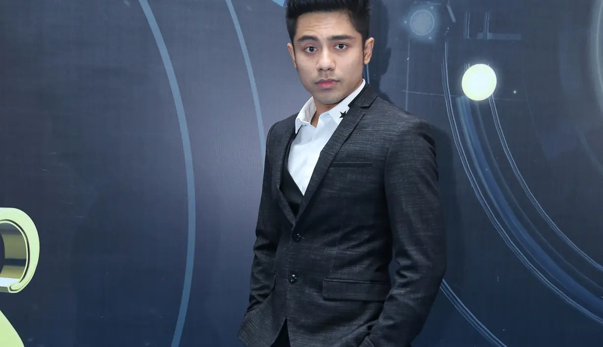 Riza Syah DI SCTV Awards 2019 di studio 6 EMTEK, Daan Mogot, Jakarta Barat, Jumat (29/11/2019). (Adrian Putra/Fimela.com)