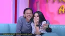 Epy Kusnandar dan Karina Ranau telah 15 tahun membina rumah tangga. Sempat diterpa isu tak sedap, keduanya tampak harmonis menjalani bahtera rumah tangga hingga sekarang. Dari pernikahannya, pasangan ini telah dikaruniai seorang anak. [Youtube/TRANS TV Official]