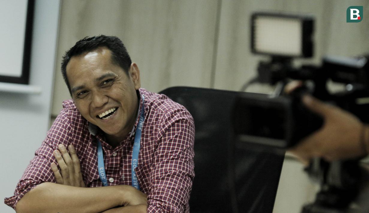 COO PT Liga Indonesia Baru (LIB), Tigor Shalom Boboy, saat jumpa pers di Kantor LIB, Jakarta, Selasa (6/3/2018). PT LIB telah melunasi sisa subsidi kepada 18 klub Liga 1 dengan total lebih dari Rp38 miliar. (Bola.com/M Iqbal Ichsan)
