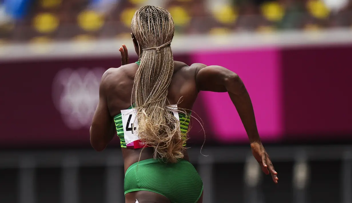 Roda Njobvu dari Zambia berlari di nomor 100 meter putri Olimpiade Tokyo 2020 di Tokyo, Jepang, 30 Juli 2021. (AP Photo/Matthias Schrader)
