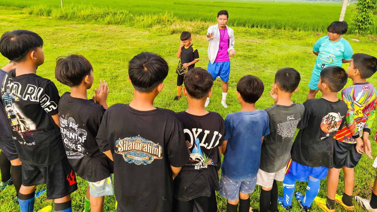 Pilihan Hati Evan Dimas Menepi dari Hiruk Pikuk Sepak Bola, Kini Melatih SSB di Tulungagung