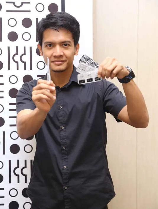 Dimas memilih untuk tidak egois ketika dihadapkan dengan satu permasalahan, karena dalam menjalani rumah tangga memang tidak mungkin tanpa masalah. Baginya apapun yang terjadi dalam keluarga merupakan ladang ibadah. (Nurwahyunan/Bintang.com)