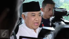 Ketua Pengurus Pusat Muhammadiyah Din Syamsuddin mendatangi Gedung KPK, Jakarta, Kamis (25/6/2015). Kedatangannya untuk menolak rencana DPR melakukan revisi Undang-Undang Nomor 30 Tahun 2002 tentang KPK. (Liputan6.com/Helmi Afandi)