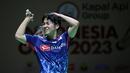 Ekspresi pebulu tangkis Jepang, Ayato Endo saat melawan pebulu tangkis ganda putra Indonesia, Leo Rolly Carnando/Daniel Marthin pada babak 32 besar Indonesia Open 2023 di Istora Senayan, Jakarta, Selasa (13/06/2023). Wakil Jepang,  Ayato Endo/Yuta Takei kalah dengan skor 21-23, 21-8, 12-21. (Bola.com/Bagaskara Lazuardi)