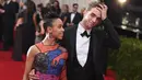 Kabar menyedihkan datang dari pasangan Robert Pattinson dan FKA Twigs. Lama tak terlihat bersama, ternyata hubungan mereka kandas di tengah jalan, meskipun keduanya sudah resmi bertunangan. (AFP/Mike Coppola)