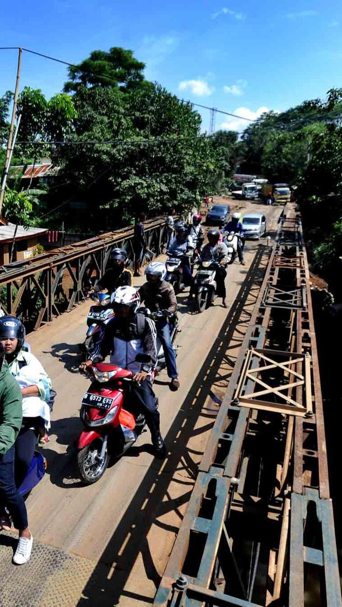 Rencana pemasangan jembatan bailey sebagai pengganti Jembatan Kali Glidik II dilaksanakan dalam dua tahap, yakni tahap 1 memiliki panjang bentang 30 meter dan tahap 2 dengan bentang panjang 18 meter. Jembatan bailey adalah jembatan rangka baja prafabrikas