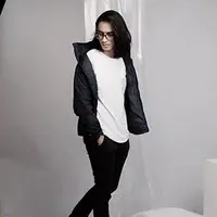 Siapa tak kenal sosok Omar Daniel? Pria tampan, berkulit putih dan berambut gondrong ini merupakan idola para wanita. Mengingat gaya Omar yang selalu tampil trendi saat berbusana. (Instagram/omardaniel_)