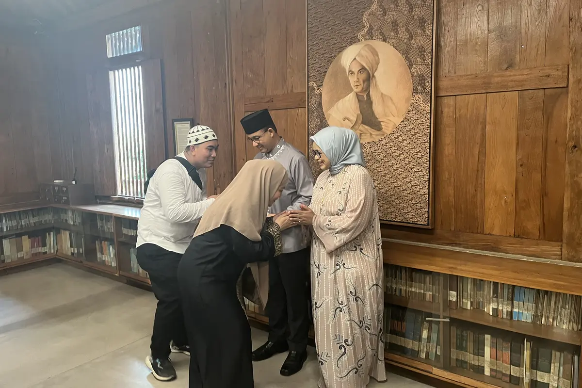 Capres nomor urut satu Anies Baswedan menggelar open house Hari Raya Idul Fitri 2024 di kediamannya, Jakarta, Rabu (10/4/2024).